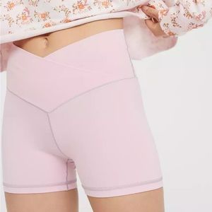 CROSSOVER AERIE SHORTS IN PINK
